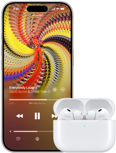 AirPods Pro 3 i MagSafe-opladningsetui og iPhone 17 Pro, hvor Apple Music afspiller Everybody Laughs af David Byrne and Ghost Train Orchestra