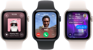 Tre Apple Watch SE 3-enheder ved siden af hinanden, den ene viser Apple Music-appen, den anden et indgående telefonopkald og den tredje en udveksling af iMessage-beskeder