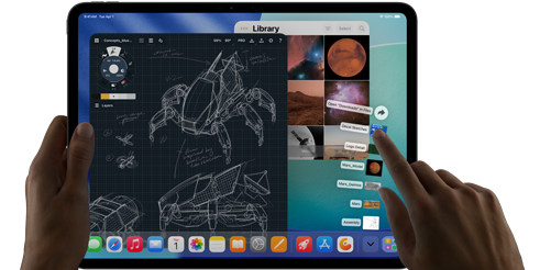 iPad Pro i space black, brugerens venstre hånd holder enheden, mens højre hånd interagerer med forskellige åbne appvinduer, en tegneapp med skitser af mekaniske design, et billedbibliotek med billeder af planeter og rummet, filer i downloadmappen spredt i en vifte