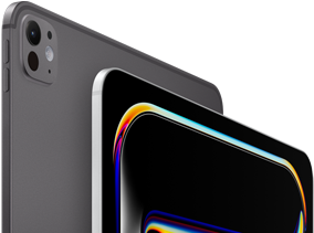 iPad Pro i space black vist bagfra, lydstyrkeknapper og Pro-kamerasystem, sølvfarvet iPad Pro vist forfra, afrundede hjørner, sort skærmkant, skærmen viser flerfarvede linjer på en sort baggrund