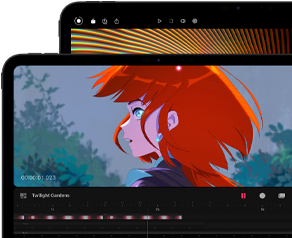 13" iPad Pro og 11 iPad Pro i space black vist forfra i vandret position, afrundede hjørner, sort skærmkant, skærmen på 11" viser et strålende billede af en figur med rødt hår, skærmen på 13" viser farverige elementer til billedredigering i grænsefladen