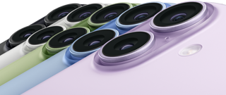 iPhone 17 vist bagfra med Fusion-dobbeltkamerasystem, alle fem farver overlapper hinanden: sort, hvid, salviegrøn, støvet lyseblå og lavendel