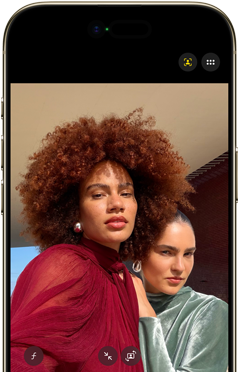 iPhone Air vist forfra med Dynamic Island i midten øverst, I fokus-funktion til billeder i brug